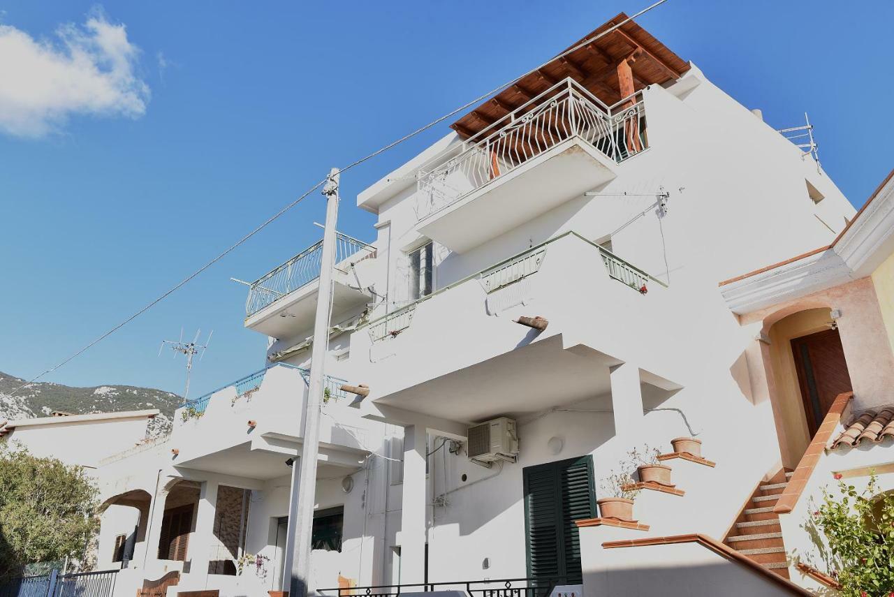 L'Acquario Apartment Cala Gonone Bagian luar foto